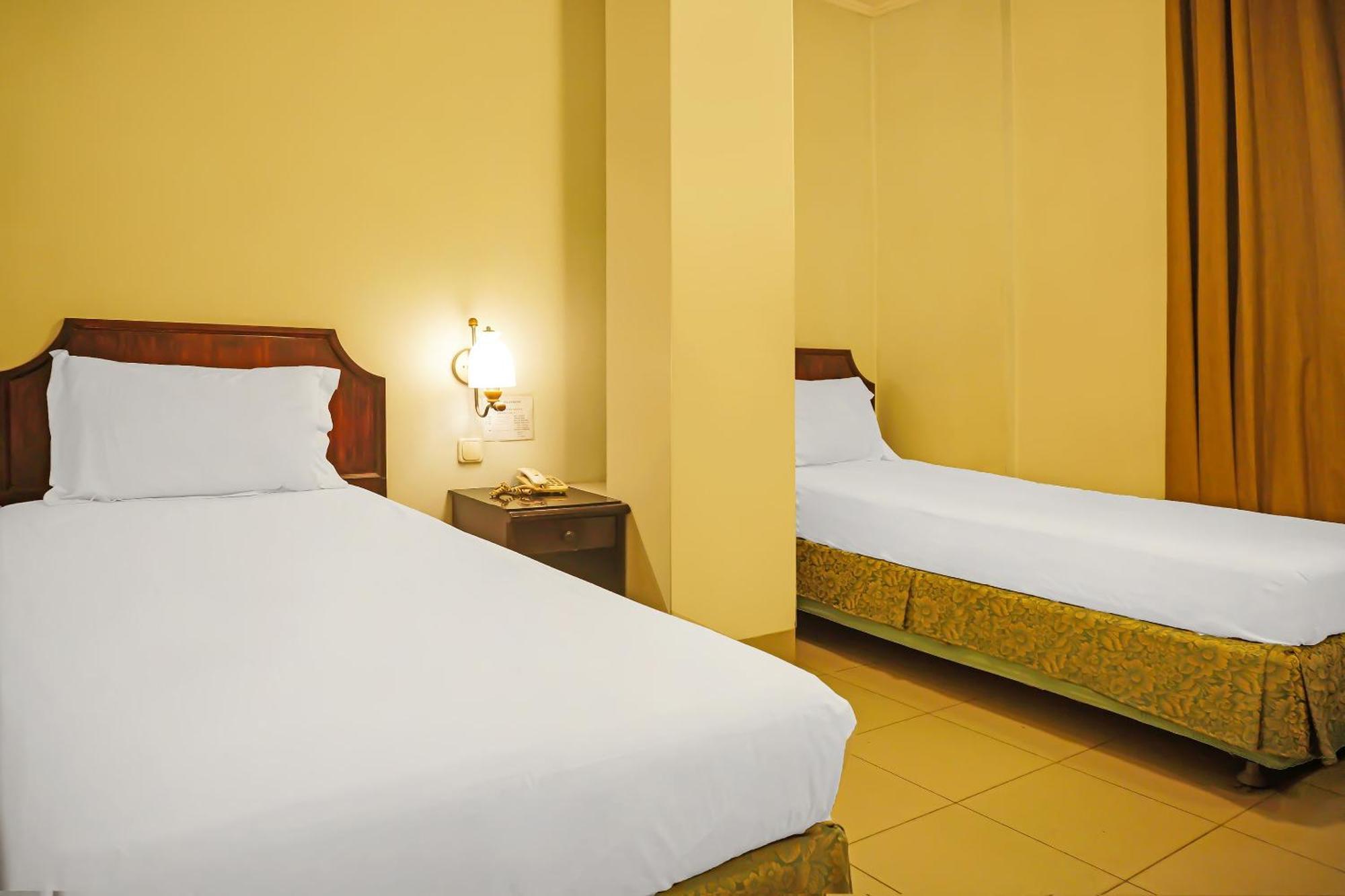 פאלמבאנג Super Oyo Collection O 92690 Hotel Limas מראה חיצוני תמונה