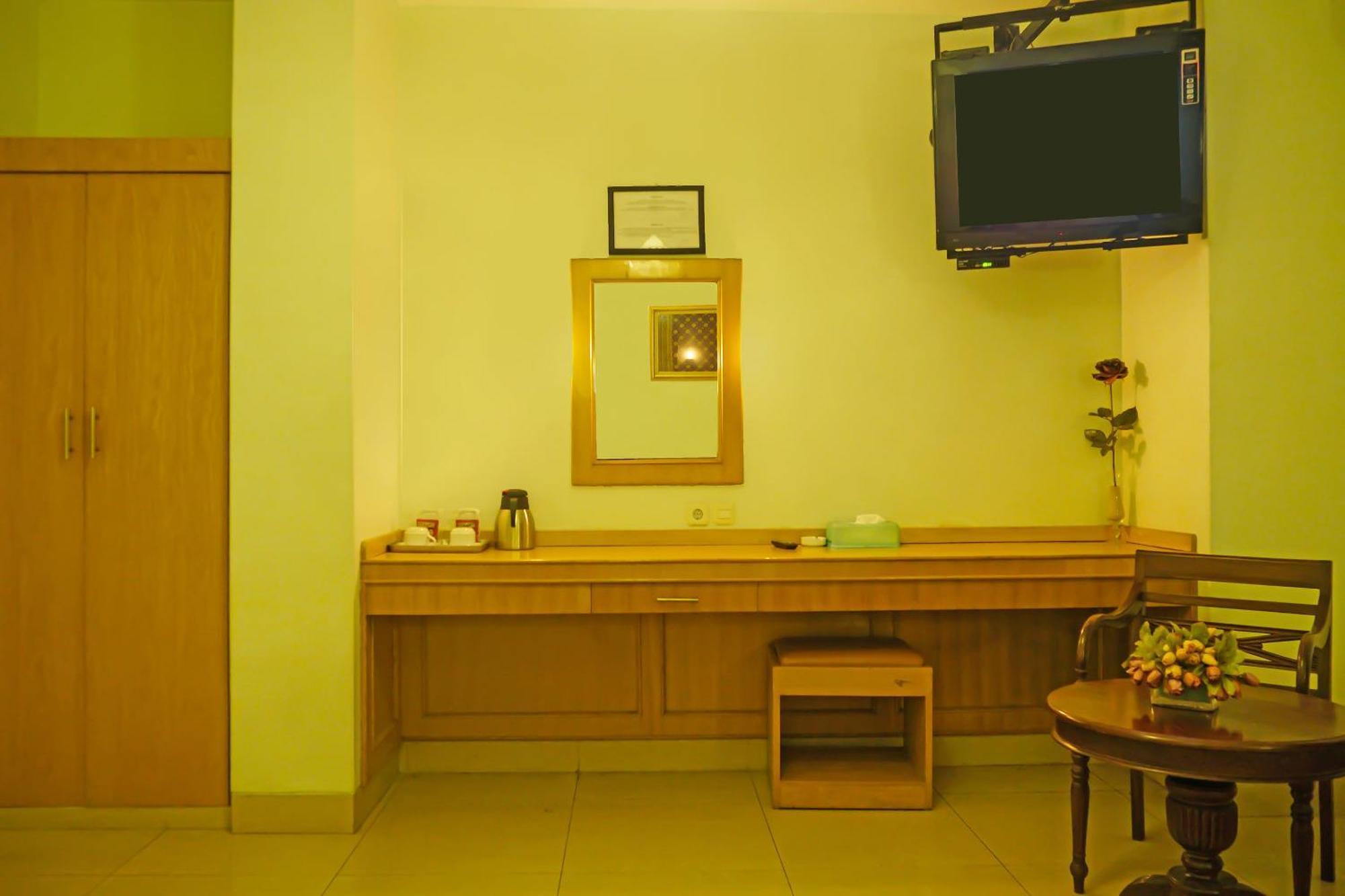 פאלמבאנג Super Oyo Collection O 92690 Hotel Limas מראה חיצוני תמונה