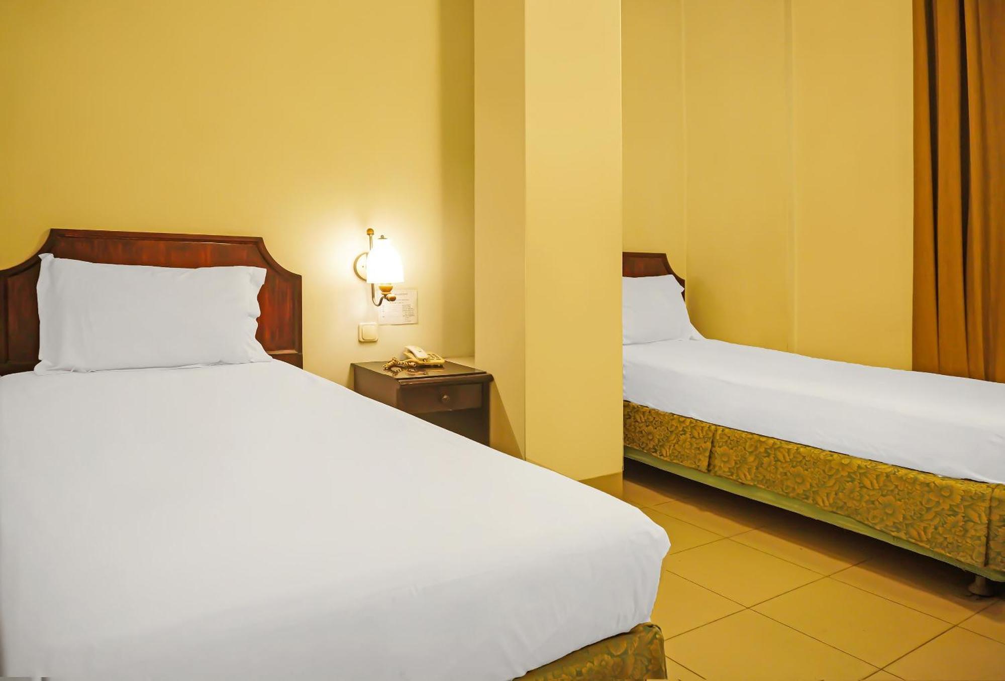פאלמבאנג Super Oyo Collection O 92690 Hotel Limas מראה חיצוני תמונה