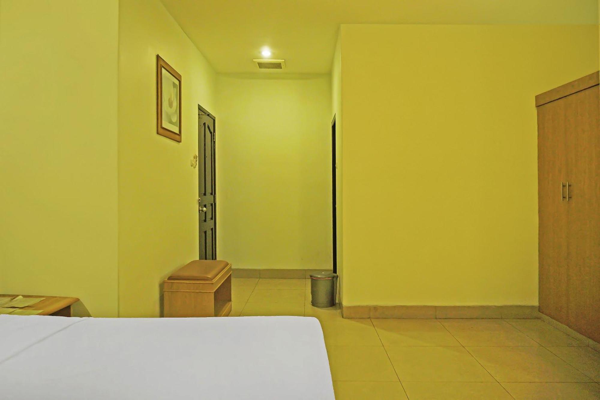 פאלמבאנג Super Oyo Collection O 92690 Hotel Limas מראה חיצוני תמונה